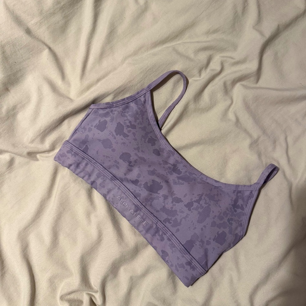 Alphalete Surface Power  sports bra  - Pebble Print Misty Lilac